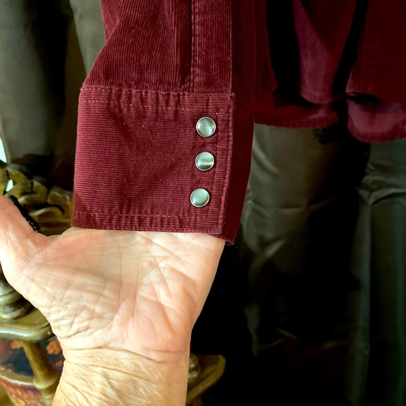 Gap girls, size L, Burgundy wine with Pearl looking snaps - Picture 3 of 4